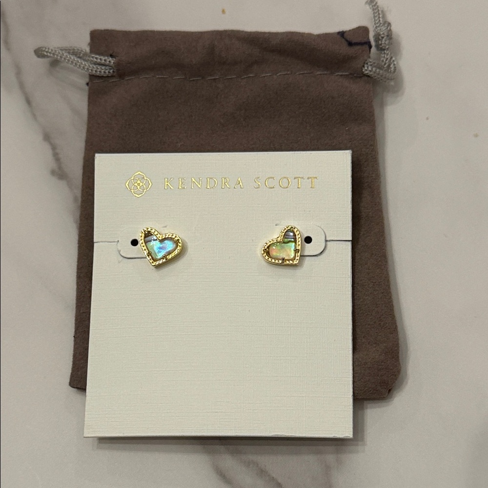 LIKE NEW Kendra Scott Gold Heart Earrings